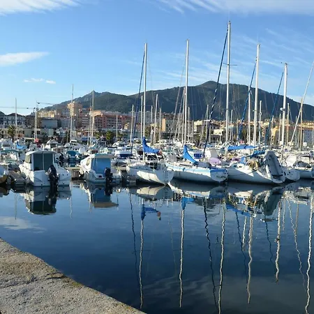 Calme En Entrée De Ville *